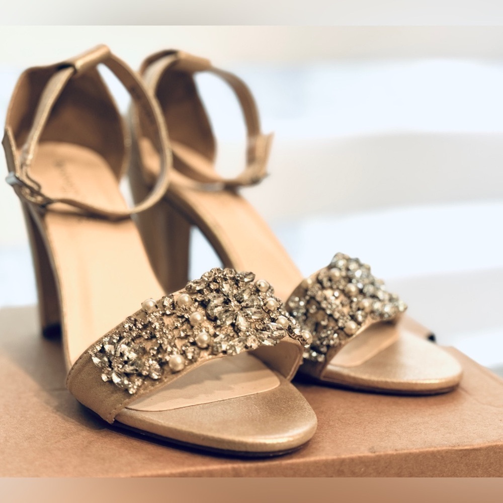 Benjamin Walk Touch Ups Heeled Sandals 6.5 Color Champagne. ACCEPTING OFFERS !